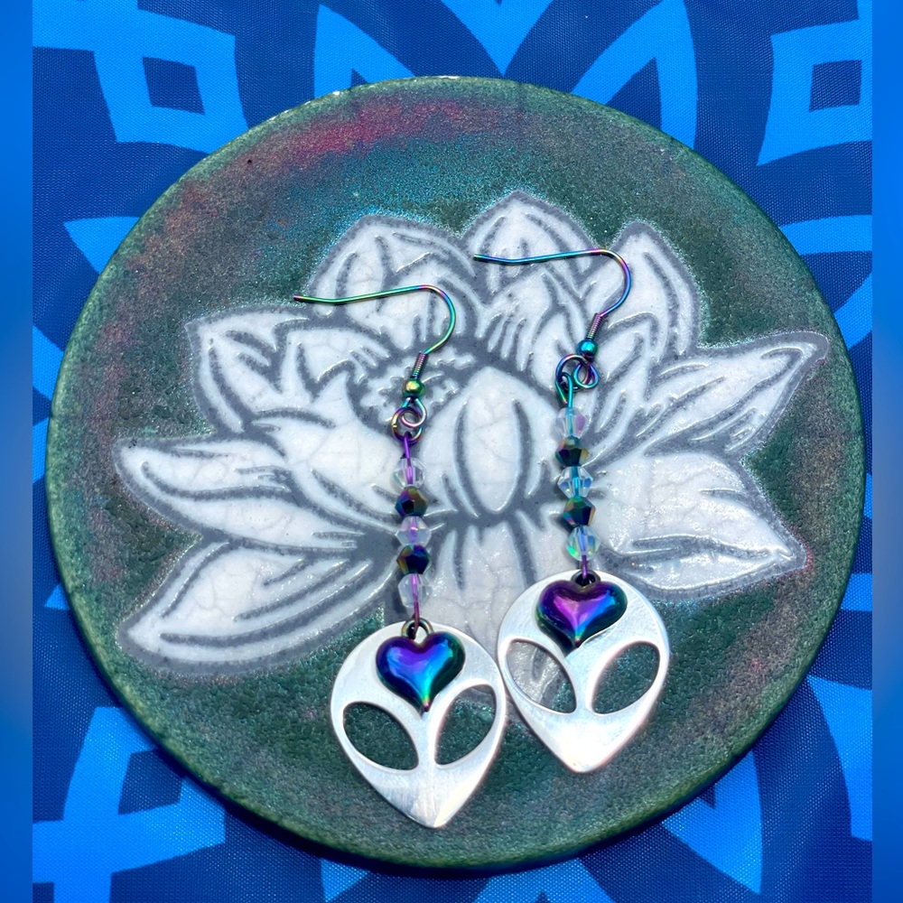 Alien earrings 👽